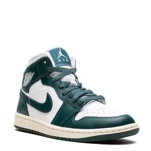 New Woman’s Size US 6 Air Jordan Mid 1